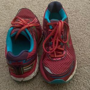 Brooks tennis shoes/ GTS 15 edition